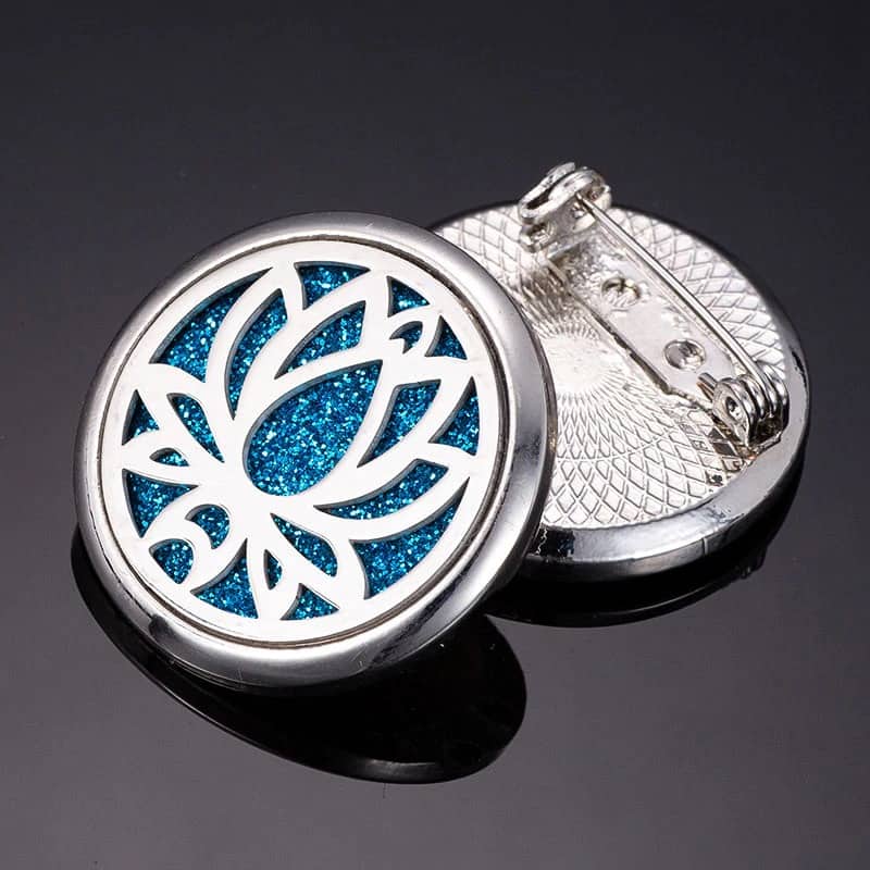 lotus-broche-speld-parfum-geur-medaillon.jpg lotus broche speld parfum geur medaillon